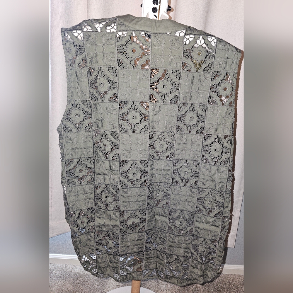 Openwork Embroidered top - Picture 3 of 3